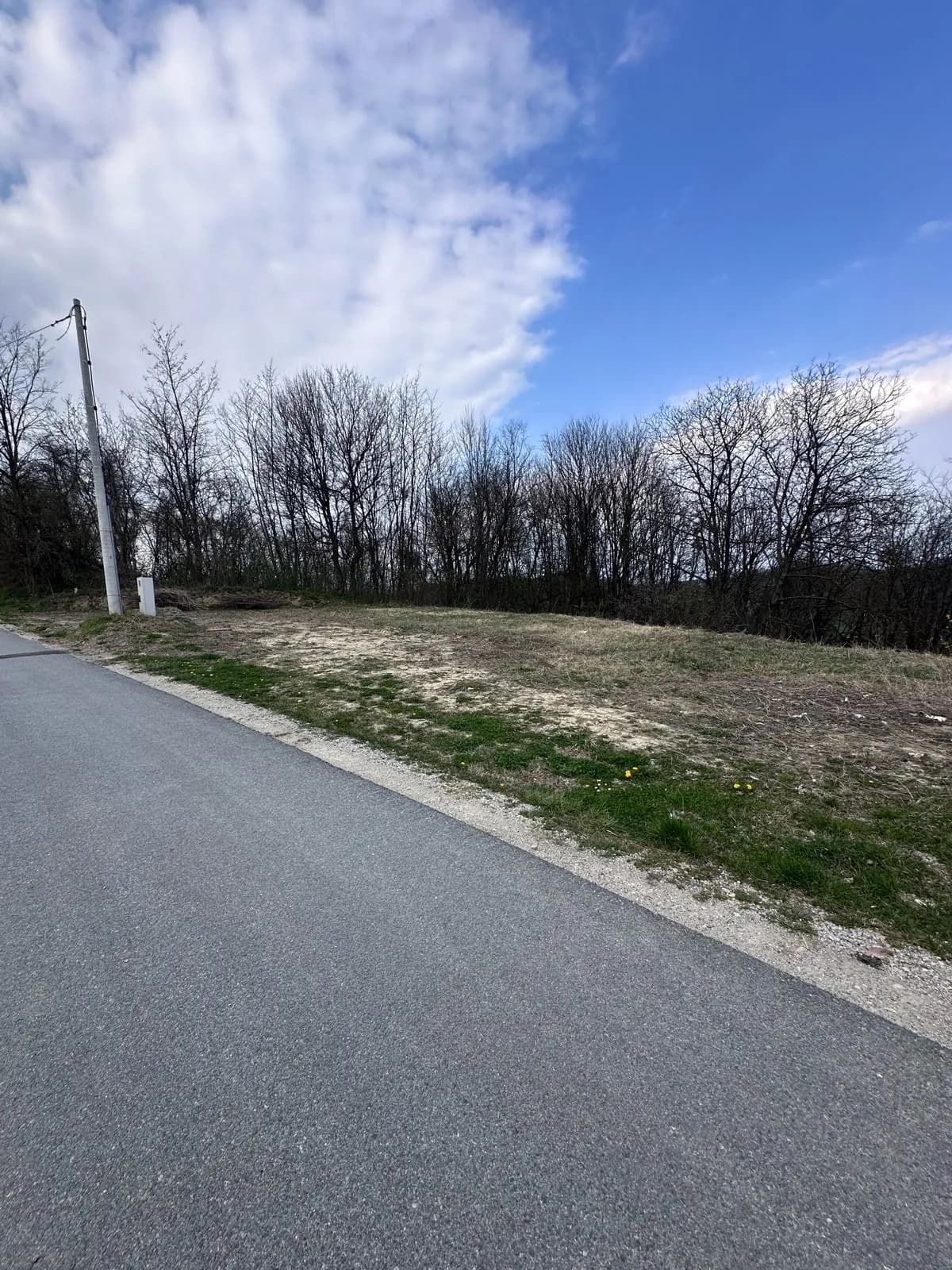 Građevinsko zemljište, Pologi, 1283 m2-sa priključcima i pogledom!