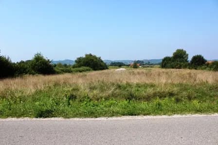 Jakovlje - građevinsko zemljište površine 6768 m2- 110.000,00 €